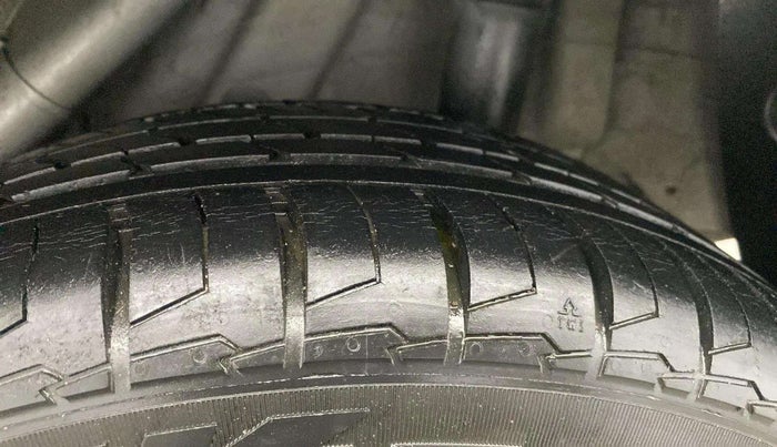 2017 Hyundai Verna 1.6 VTVT SX, Petrol, Manual, 76,400 km, Left Rear Tyre Tread