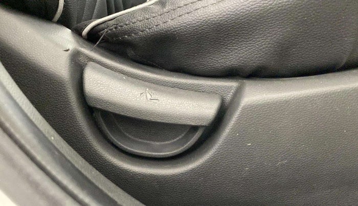 2019 Hyundai Grand i10 SPORTZ 1.2 KAPPA VTVT, CNG, Manual, 94,551 km, Driver Side Adjustment Panel