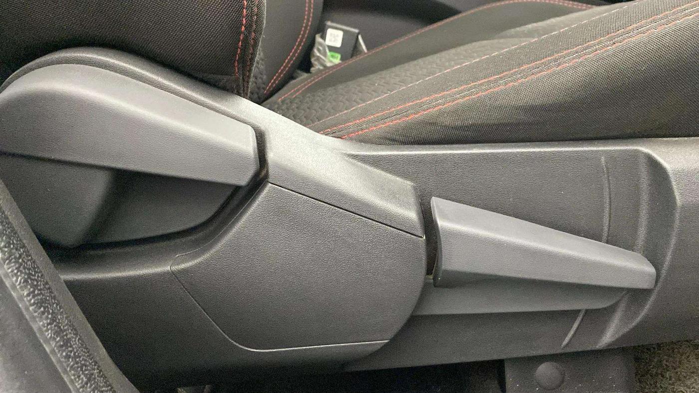 2022 Renault Kiger RXZ MT, Petrol, Manual, 36,209 km, Driver Side Adjustment Panel