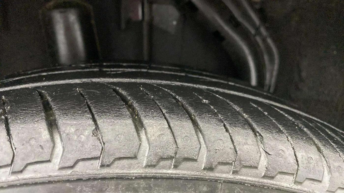 2022 Renault Kiger RXZ MT, Petrol, Manual, 36,209 km, Right Rear Tyre Tread