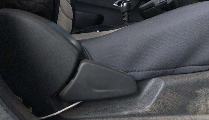 2019 Renault Kwid RXT 0.8 (O), Petrol, Manual, 70,716 km, Driver Side Adjustment Panel