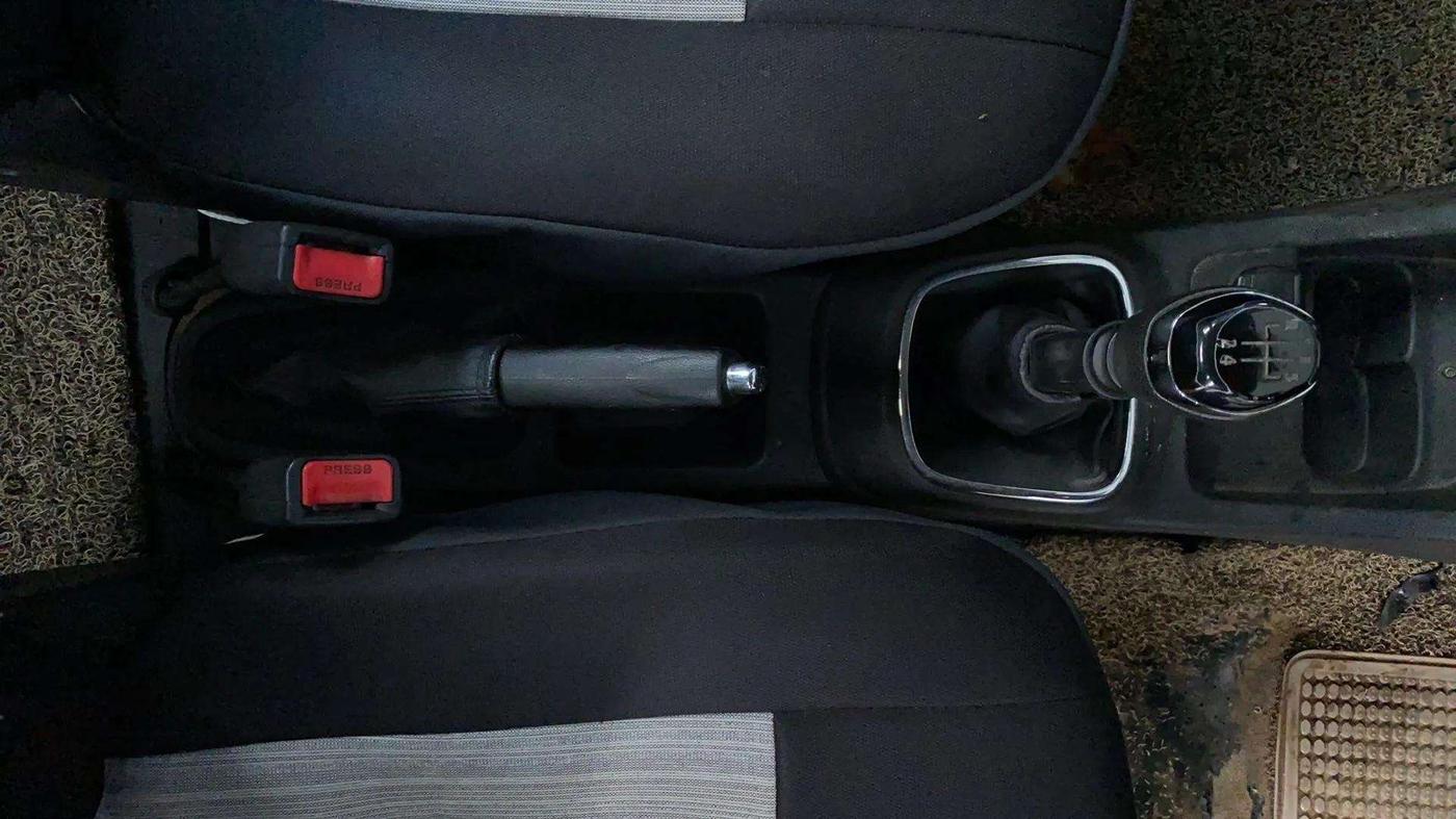 2019 Renault Kwid RXT 0.8 (O), Petrol, Manual, 70,783 km, Gear Lever