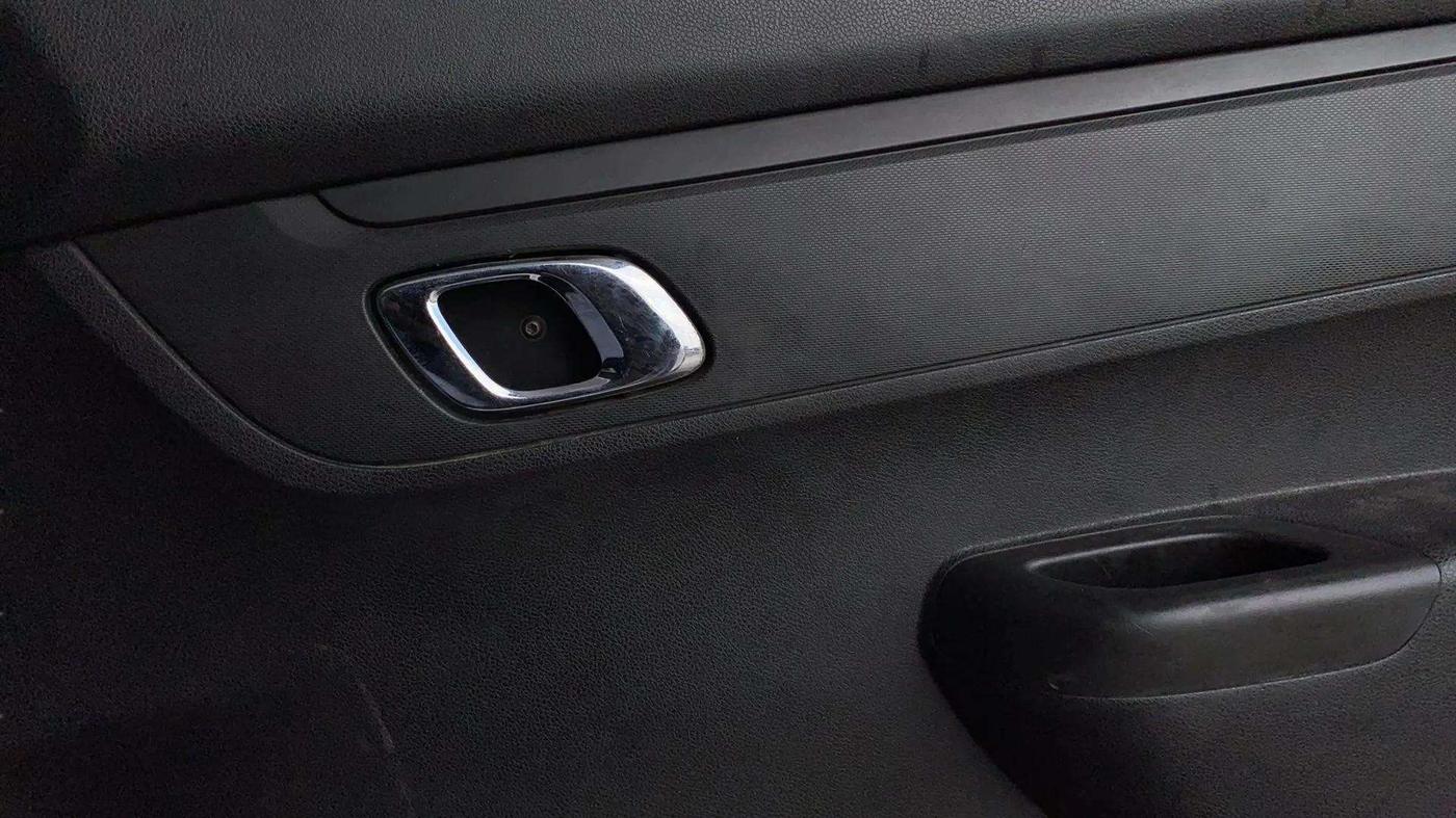 2019 Renault Kwid RXT 0.8 (O), Petrol, Manual, 70,783 km, Driver Side Door Panels Control