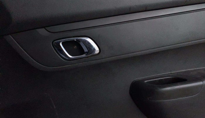 2019 Renault Kwid RXT 0.8 (O), Petrol, Manual, 70,716 km, Driver Side Door Panels Control