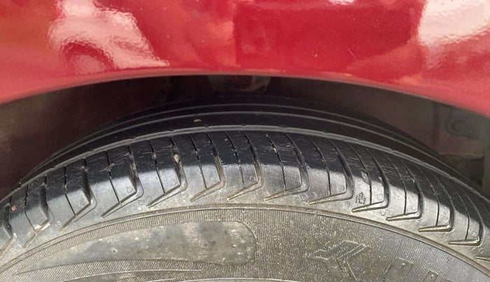 2013 Hyundai i10 MAGNA 1.1, Petrol, Manual, 60,843 km, Right Front Tyre Tread