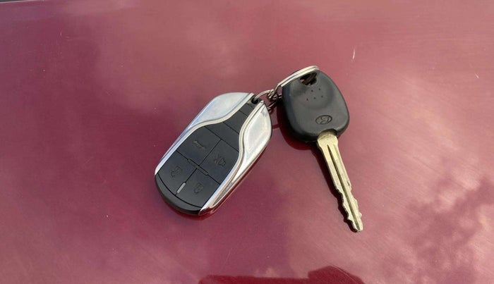 2013 Hyundai i10 MAGNA 1.1, Petrol, Manual, 60,843 km, Key Close Up