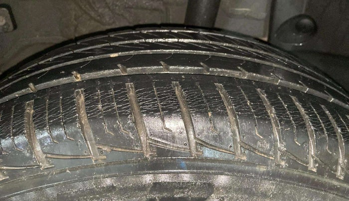 2015 Renault Duster RXL PETROL, Petrol, Manual, 16,689 km, Left Rear Tyre Tread
