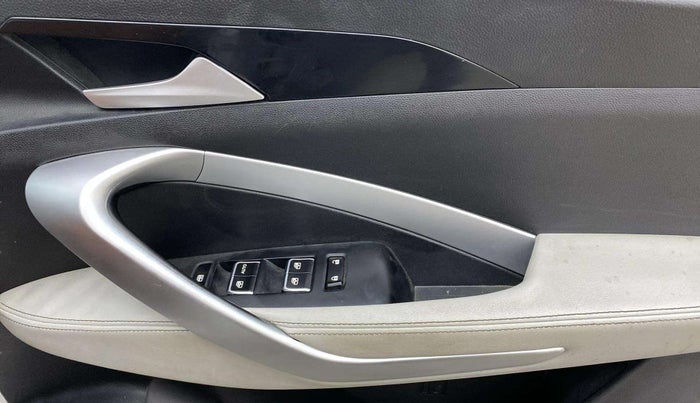 2021 MG HECTOR PLUS STYLE 1.5 PETROL TURBO MT 7-STR, Petrol, Manual, 38,371 km, Driver Side Door Panels Control