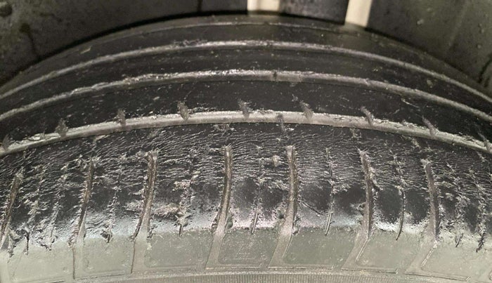 2021 MG HECTOR PLUS STYLE 1.5 PETROL TURBO MT 7-STR, Petrol, Manual, 38,371 km, Left Rear Tyre Tread