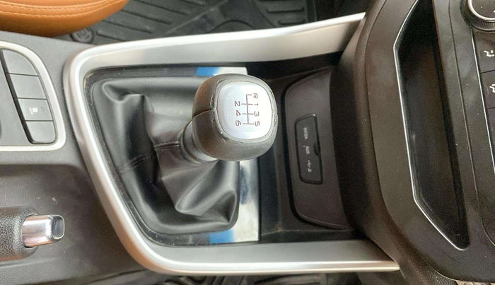 2021 MG HECTOR PLUS STYLE 1.5 PETROL TURBO MT 7-STR, Petrol, Manual, 38,371 km, Gear Lever
