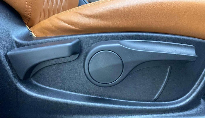 2021 MG HECTOR PLUS STYLE 1.5 PETROL TURBO MT 7-STR, Petrol, Manual, 38,371 km, Driver Side Adjustment Panel