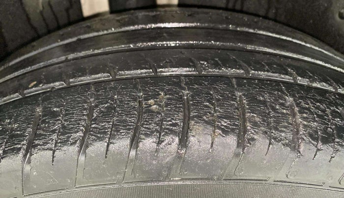 2021 MG HECTOR PLUS STYLE 1.5 PETROL TURBO MT 7-STR, Petrol, Manual, 38,371 km, Right Rear Tyre Tread