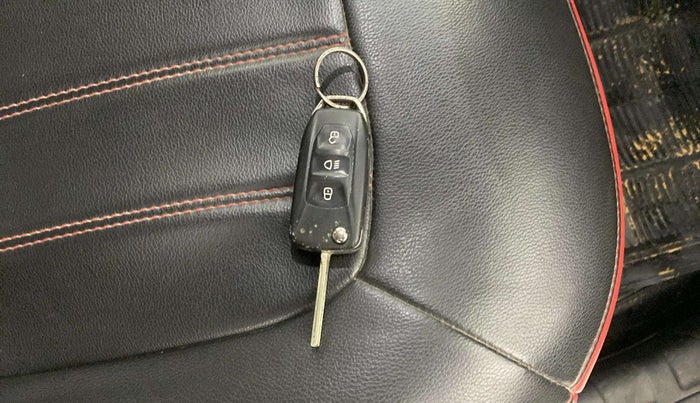 2019 Tata NEXON XM PETROL, Petrol, Manual, 61,202 km, Key Close Up