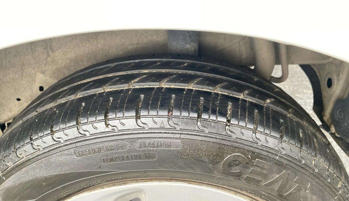 2014 Maruti Celerio VXI, Petrol, Manual, 94,605 km, Left Rear Tyre Tread
