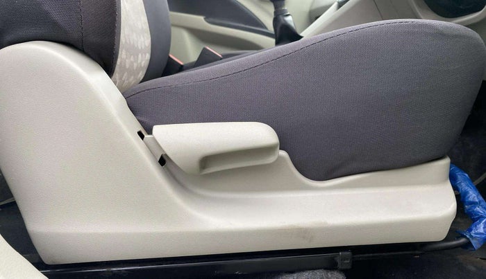 2014 Maruti Celerio VXI, Petrol, Manual, 94,605 km, Driver Side Adjustment Panel