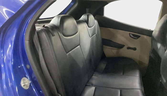 2015 Hyundai Eon SPORTZ, Petrol, Manual, 46,220 km, Right Side Rear Door Cabin