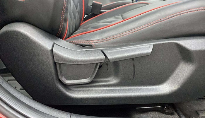 2023 Hyundai NEW I20 ASTA (O) 1.2 IVT, Petrol, Automatic, 7,592 km, Driver Side Adjustment Panel