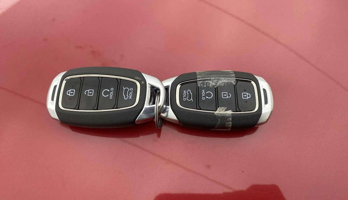 2023 Hyundai NEW I20 ASTA (O) 1.2 IVT, Petrol, Automatic, 7,592 km, Key Close Up