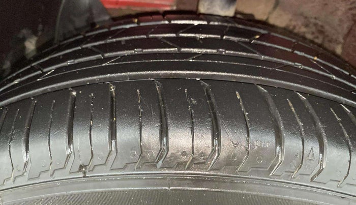 2023 Hyundai NEW I20 ASTA (O) 1.2 IVT, Petrol, Automatic, 7,592 km, Left Front Tyre Tread