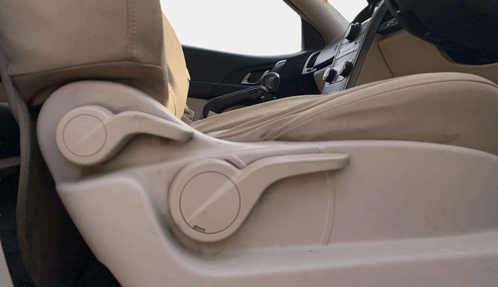 2016 Mahindra XUV500 W6, Diesel, Manual, 89,266 km, Driver Side Adjustment Panel