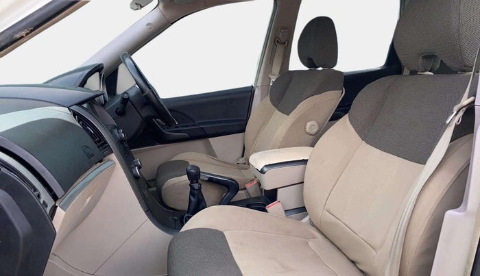 2016 Mahindra XUV500 W6, Diesel, Manual, 89,266 km, Right Side Front Door Cabin