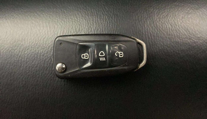 2017 Tata Tiago XM PETROL, Petrol, Manual, 58,152 km, Key Close Up