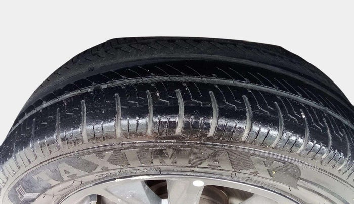 2019 Hyundai Elite i20 SPORTZ PLUS 1.2, CNG, Manual, 1,00,244 km, Left Front Tyre Tread