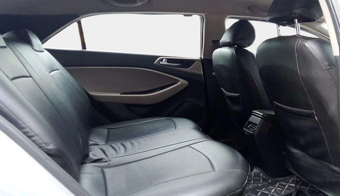 2019 Hyundai Elite i20 SPORTZ PLUS 1.2, CNG, Manual, 1,00,244 km, Right Side Rear Door Cabin