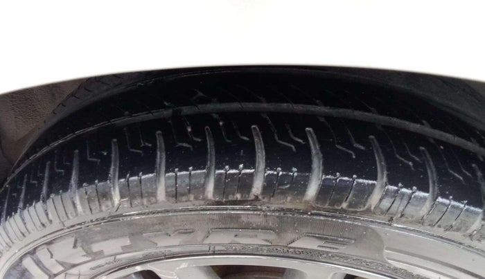 2019 Hyundai Elite i20 SPORTZ PLUS 1.2, CNG, Manual, 1,00,244 km, Right Front Tyre Tread