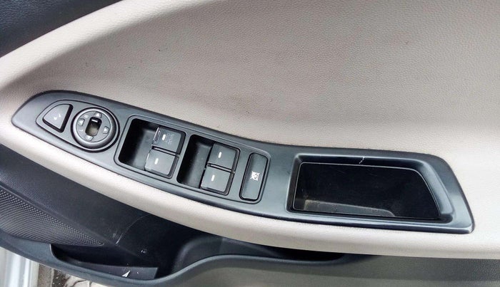 2019 Hyundai Elite i20 SPORTZ PLUS 1.2, CNG, Manual, 1,00,244 km, Driver Side Door Panels Control