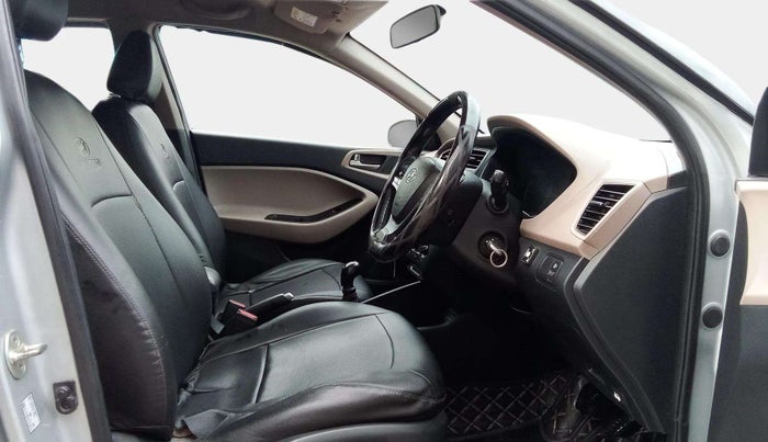 2019 Hyundai Elite i20 SPORTZ PLUS 1.2, CNG, Manual, 1,00,244 km, Right Side Front Door Cabin