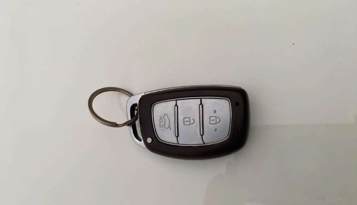 2015 Hyundai Creta SX 1.6 DIESEL, Diesel, Manual, 75,665 km, Key Close Up