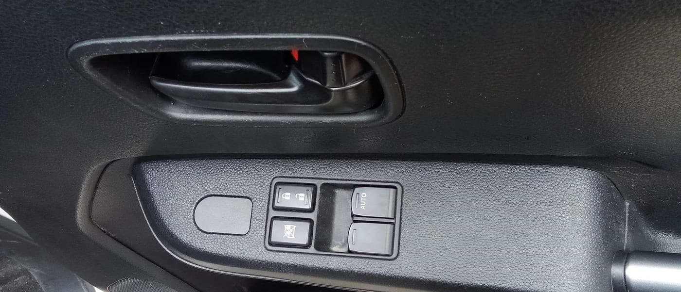 2023 Maruti IGNIS SIGMA 1.2, Petrol, Manual, 39,599 km, Driver Side Door Panels Control