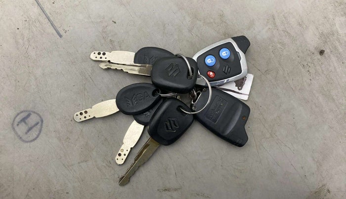 2019 Maruti Dzire LXI, Petrol, Manual, 48,986 km, Key Close Up
