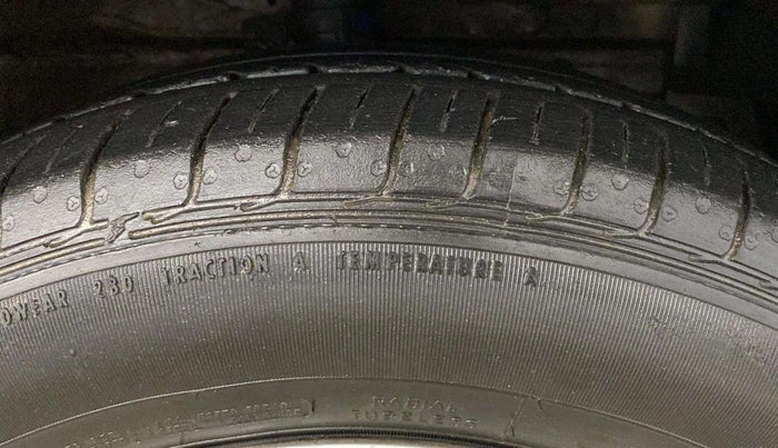 2021 Maruti Ciaz SIGMA 1.5 SHVS MT  PETROL, Petrol, Manual, 35,590 km, Right Front Tyre Tread