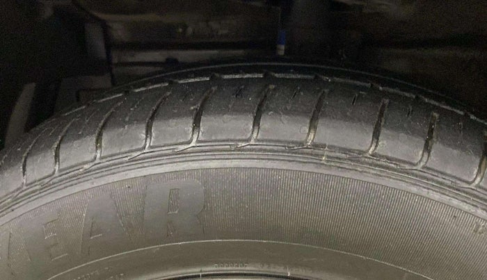 2021 Maruti Ciaz SIGMA 1.5 SHVS MT  PETROL, Petrol, Manual, 35,590 km, Left Front Tyre Tread