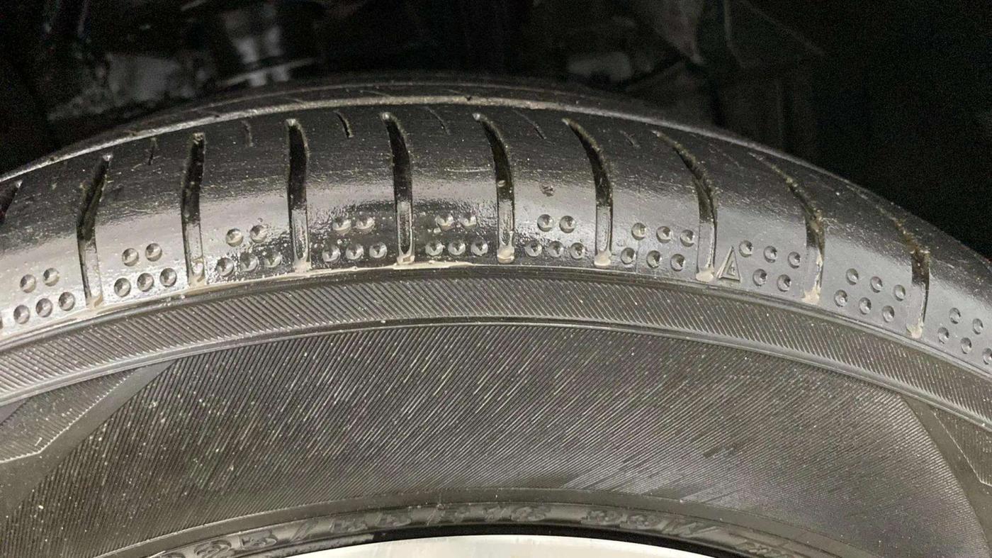 2022 Toyota URBAN CRUISER PREMIUM GRADE MT DUAL TONE, Petrol, Manual, 32,923 km, Right Front Tyre Tread