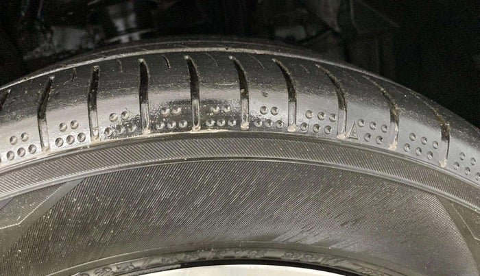2022 Toyota URBAN CRUISER PREMIUM GRADE MT DUAL TONE, Petrol, Manual, 32,923 km, Right Front Tyre Tread