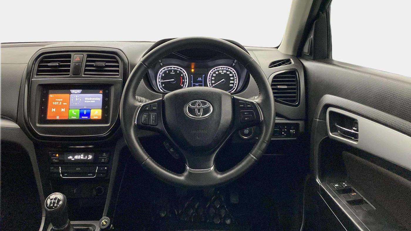 2022 Toyota URBAN CRUISER PREMIUM GRADE MT DUAL TONE, Petrol, Manual, 32,923 km, Steering Wheel Close Up