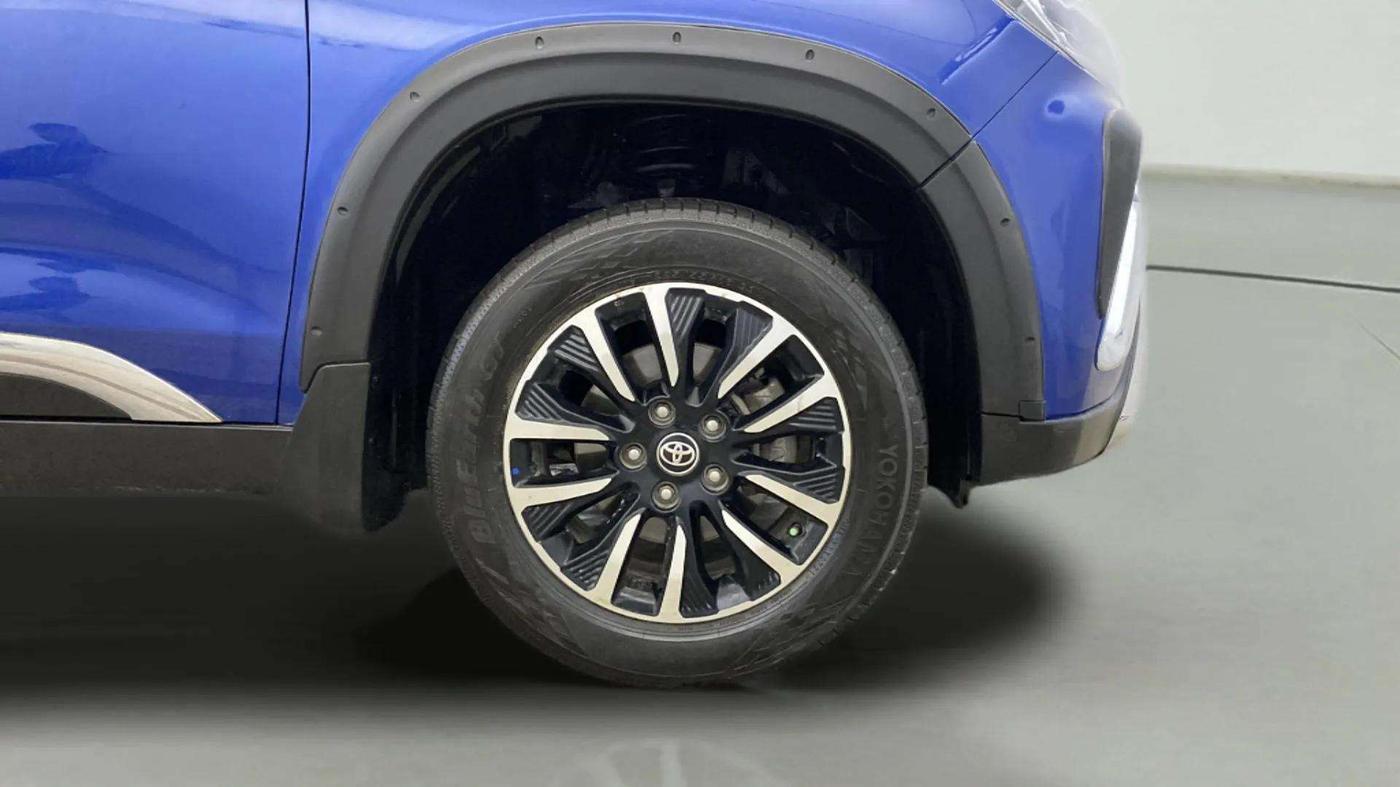 2022 Toyota URBAN CRUISER PREMIUM GRADE MT DUAL TONE, Petrol, Manual, 32,923 km, Right Front Wheel