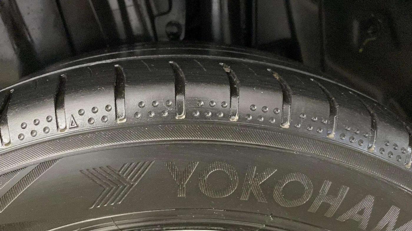 2022 Toyota URBAN CRUISER PREMIUM GRADE MT DUAL TONE, Petrol, Manual, 32,923 km, Left Rear Tyre Tread