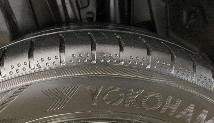 2022 Toyota URBAN CRUISER PREMIUM GRADE MT DUAL TONE, Petrol, Manual, 32,923 km, Left Rear Tyre Tread