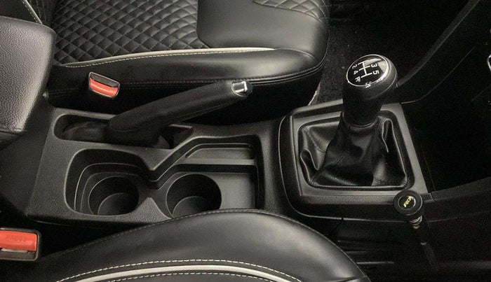 2022 Toyota URBAN CRUISER PREMIUM GRADE MT DUAL TONE, Petrol, Manual, 32,923 km, Gear Lever