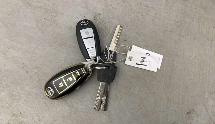 2022 Toyota URBAN CRUISER PREMIUM GRADE MT DUAL TONE, Petrol, Manual, 32,923 km, Key Close Up