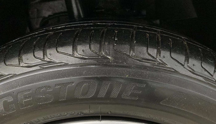 2022 Tata NEXON XM SUNROOF PETROL, Petrol, Manual, 40,715 km, Right Front Tyre Tread