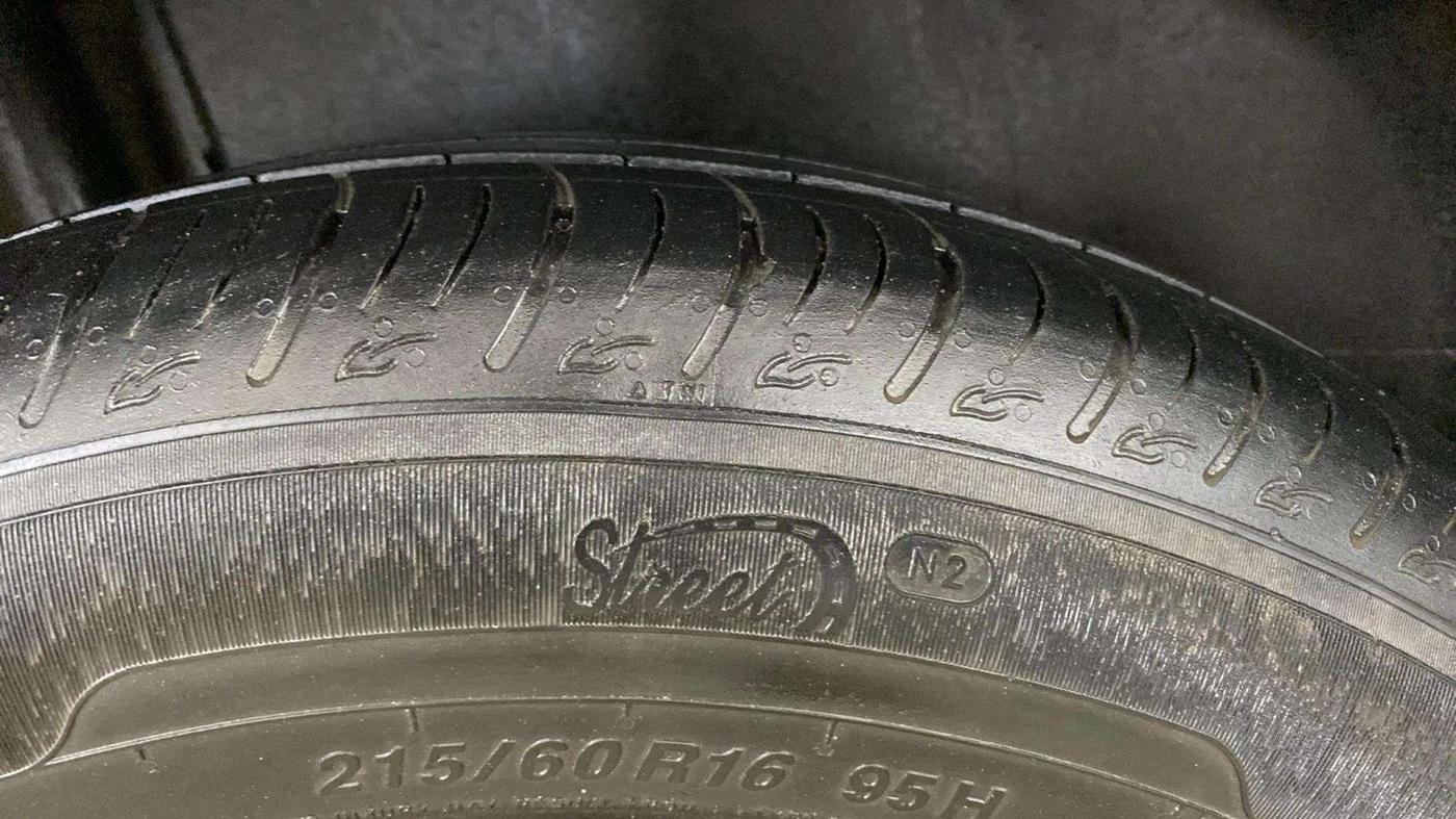 2023 Maruti BREZZA ZXI S-CNG, CNG, Manual, 37,665 km, Right Rear Tyre Tread