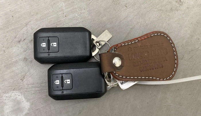 2023 Maruti BREZZA ZXI S-CNG, CNG, Manual, 37,519 km, Key Close Up