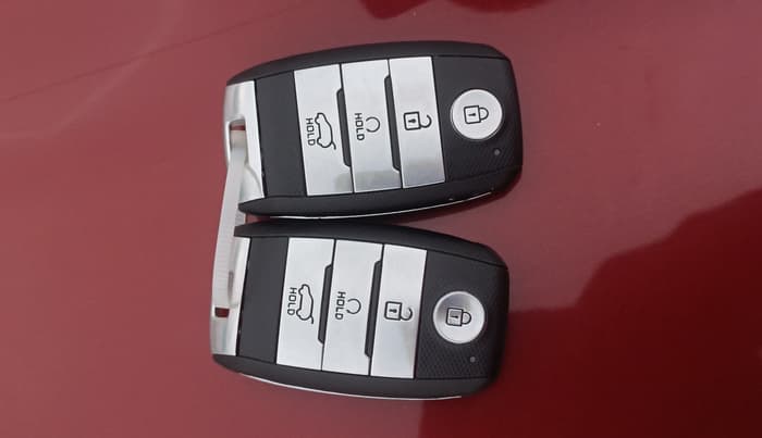 2023 KIA SONET HTX 1.0 IMT, Petrol, Manual, 23,946 km, Key Close Up