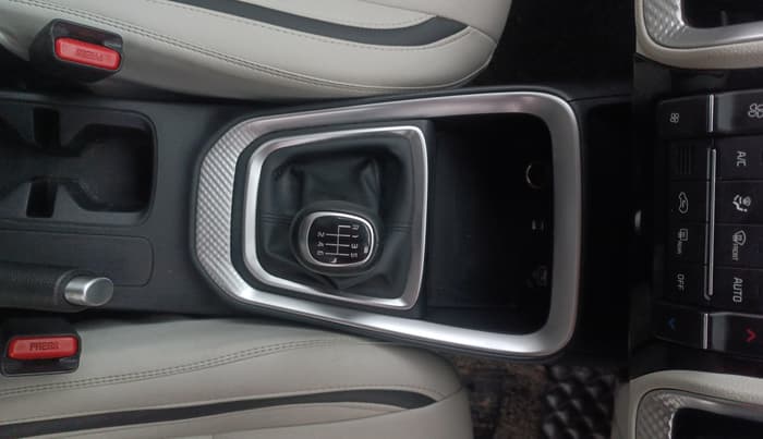 2023 KIA SONET HTX 1.0 IMT, Petrol, Manual, 23,946 km, Gear Lever
