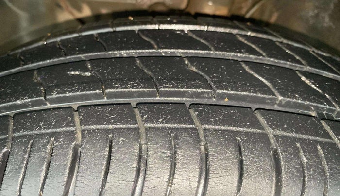 2018 Hyundai Elite i20 ASTA 1.2  CVT, Petrol, Automatic, 60,933 km, Left Front Tyre Tread